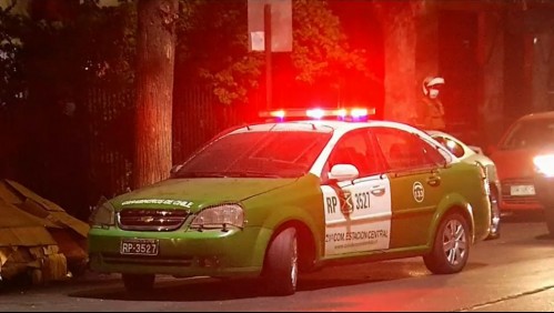 Golpean a tres carabineros mientras realizaban una fiscalización por desórdenes en Recoleta