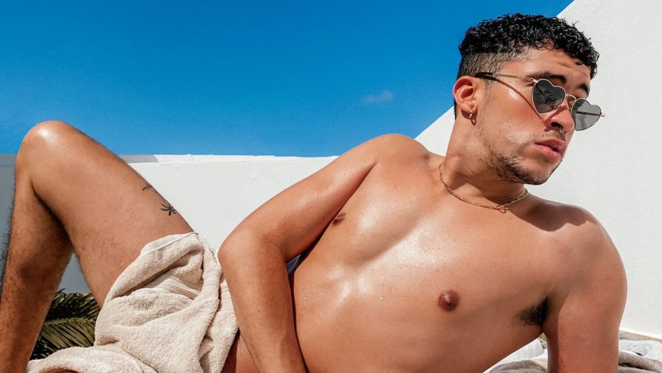 Bad Bunny presume su cuerpo sin ropa en la previa para su debut en Wrestlemania Bad Bunny presume su cuerpo sin ropa en la previa para su debut en Wrestlemania