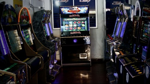 Casino clandestino en San Ramón: Carabineros detiene a dos extranjeros que lo administraban