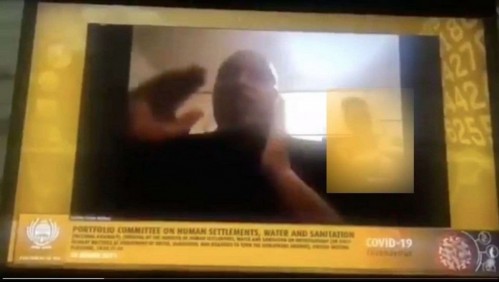 Esposa de empleado público aparece desnuda durante una reunión por Zoom