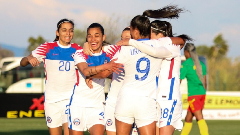 La Roja femenina venció a Camerún La Roja femenina vence a Camerún y queda a un paso de llegar a los Juegos Olímpicos