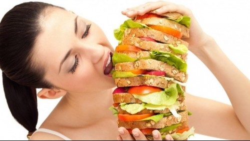 ¿Estás acostumbrado a comer rápido? Alerta porque está ligado a la obesidad