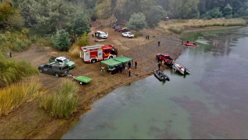 Encuentran cuerpo de segunda persona extraviada tras volcamiento en laguna Huelehueico