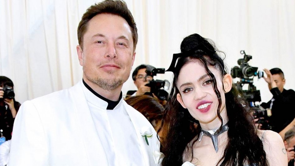 La novia de Elon Musk estrena tatuaje de La novia de Elon Musk estrena tatuaje de