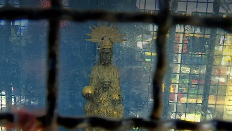 Virgen de Montserrat Virgen de Montserrat, patrona del mundo del hampa.