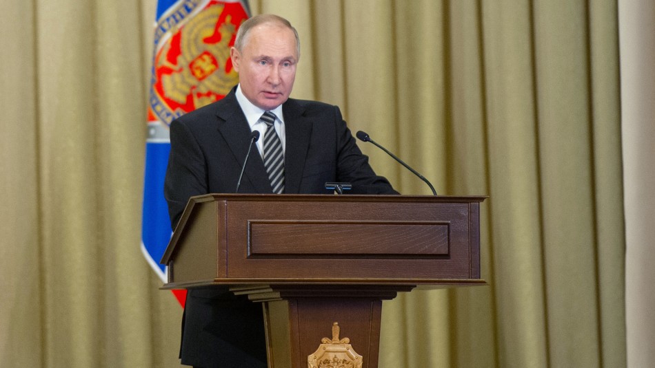 Vladimir Putin Vladimir Putin firma ley que impide el matrimonio del mismo sexo.