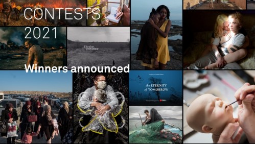 Imagen de enfermera abrazando a una anciana gana el prestigioso World Press Photo 2021