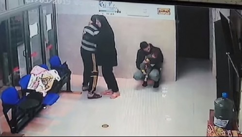 Médico salva a su hija de morir asfixiada y su reacción se hizo viral por este emotivo video