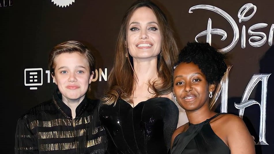 ¿Qué le pasó a la hija de Angelina Jolie? Shiloh es vista caminando con muletas en un aeropuerto ¿Qué le pasó a la hija de Angelina Jolie? Shiloh es vista caminando con muletas en un aeropuerto