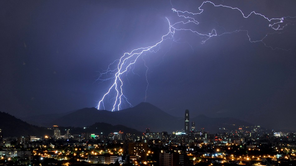 Meteorología emitió aviso de probables tormentas eléctricas entre Coquimbo y Santiago Meteorología emitió aviso de probables tormentas eléctricas entre Coquimbo y Santiago