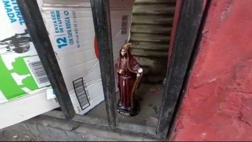 'Yo soy devota de ella': Mujer detenida por microtráfico realiza ritual a 'Santa de la Muerte'