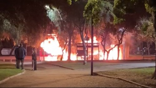 Cuatro desconocidos queman bus del Transantiago en Cerrillos