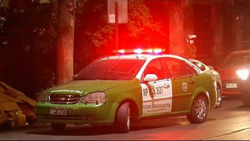 Enfrentamientos entre Carabineros y manifestantes en frontis de comisaría de Ñuñoa