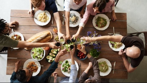 Planeta Futuro: ¿Qué tan probable es el contagio de coronavirus en una reunión familiar?