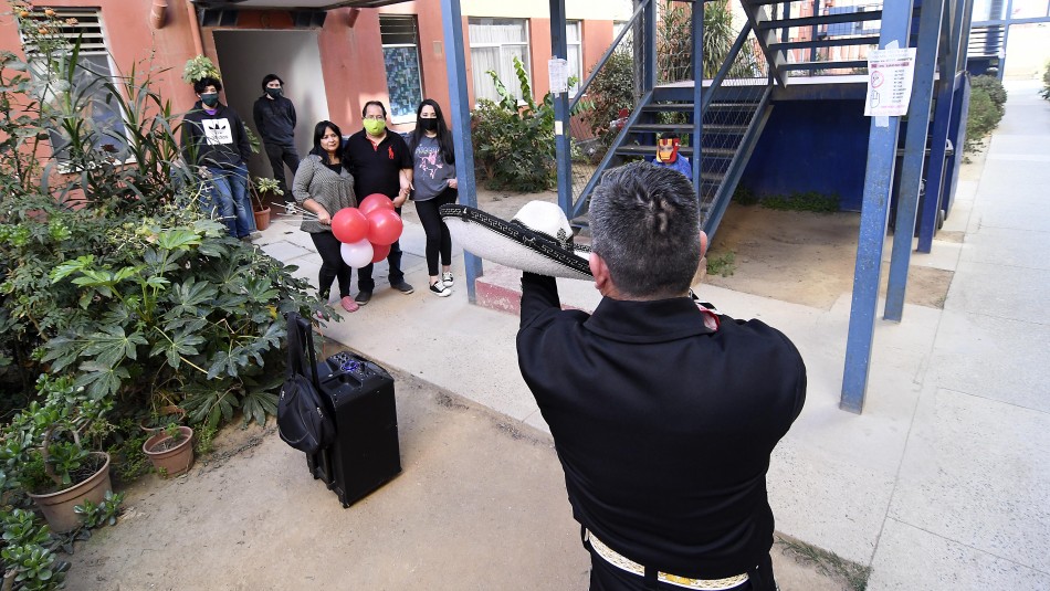 dia-de-la-madre ¿Se debe celebrar el día de la Madre?.