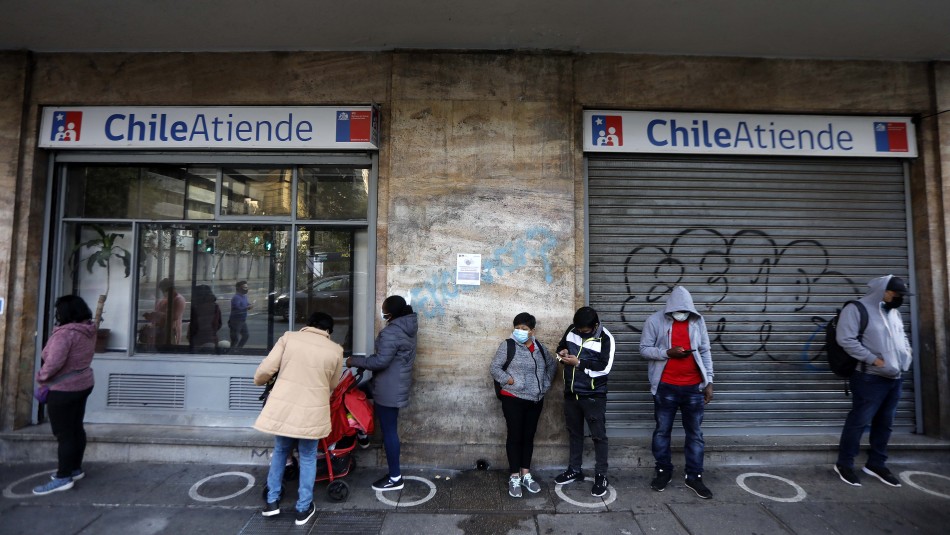 filas-chileatiende ChileAtiende hace llamado a no acudir a sucursales tras nueva jornada con largas filas
