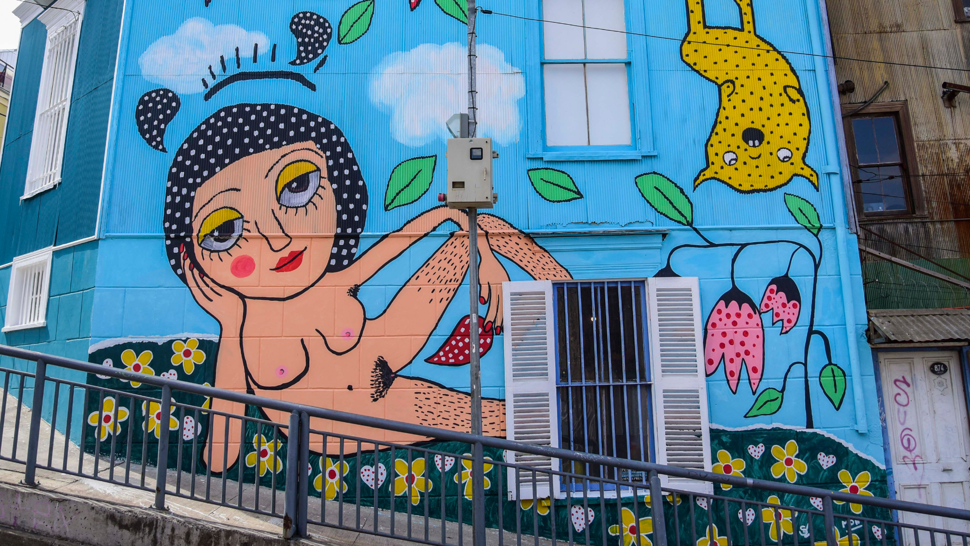 Mural de Mon Laferte en Valparaíso