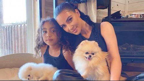 Critican a Kim Kardashian por disfrazar a la mascota de su hija y tomarle estas fotos