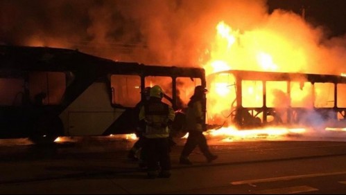 Bus del Transantiago es quemado por desconocidos en San Joaquín: Es el cuarto de la semana
