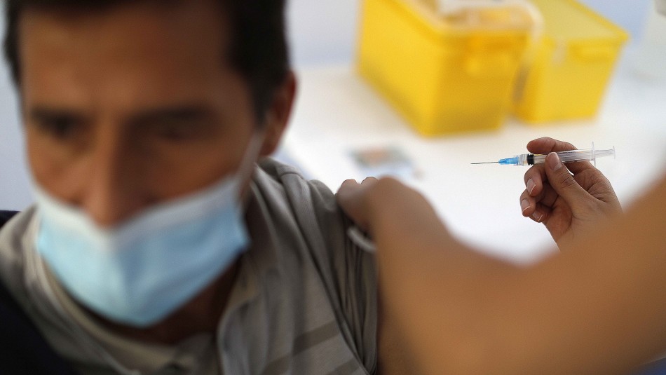 Vacuna AstraZeneca en Chile: Se usará solo en hombres y se pondrá con intervalo de 12 semanas Vacuna AstraZeneca en Chile: Se usará solo en hombres y se pondrá con intervalo de 12 semanas