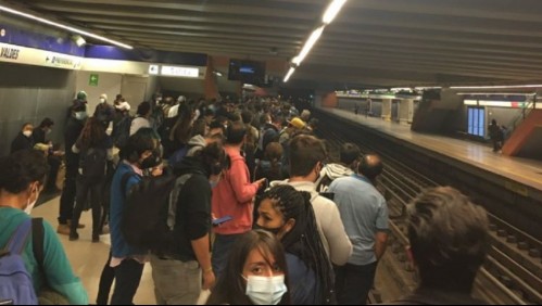 Metro informa que línea 4 está detenida por 