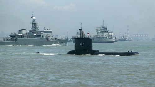 Equipos de rescate encuentran restos del submarino desaparecido en Indonesia