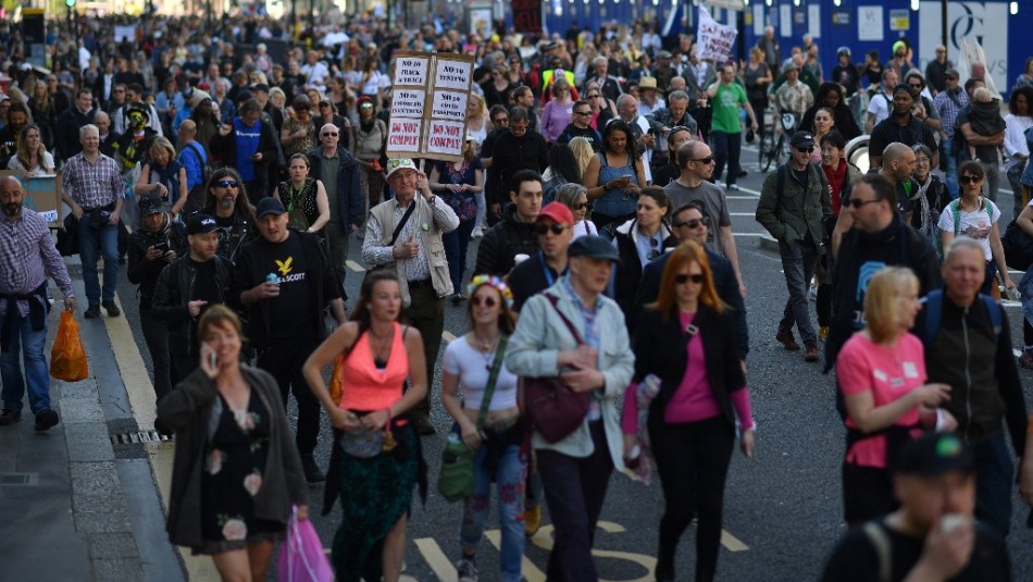 Manifestación contra el confinamiento y la vacunación dejó cinco detenidos en Londres Manifestación contra el confinamiento y la vacunación dejó cinco detenidos en Londres