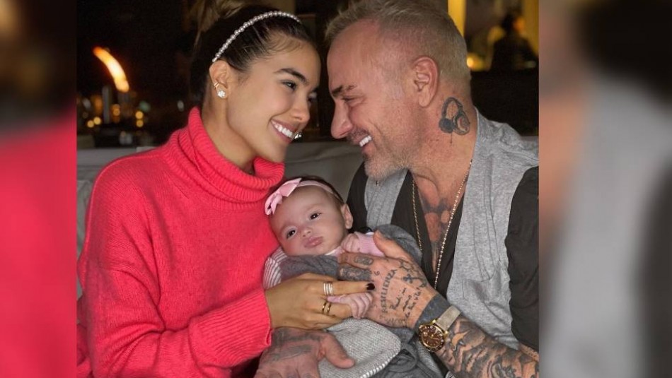 El divertido video de Sharon Fonseca pidiéndole a Gianluca Vacchi cambiarle el pañal a su hija El divertido video de Sharon Fonseca pidiéndole a Gianluca Vacchi cambiarle el pañal a su hija