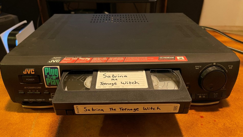 pelicula-vhs Mujer envuelta en delito por no devolver película VHS.