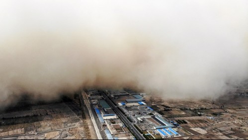 Video muestra cómo apocalíptica tormenta de arena cubre una ciudad de China