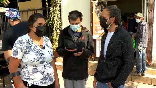 'Las soluciones se toman en la calle': Rodrigo Sepúlveda acompaña a familia en olla común