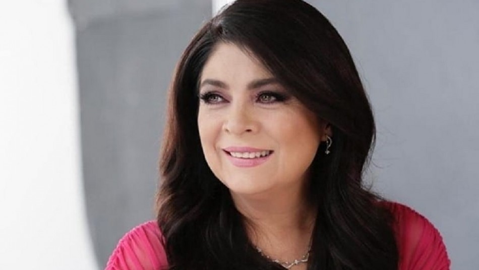 Victoria Ruffo se deja ver con el cabello lleno de canas en entrevista por YouTube Victoria Ruffo se deja ver con el cabello lleno de canas en entrevista por YouTube