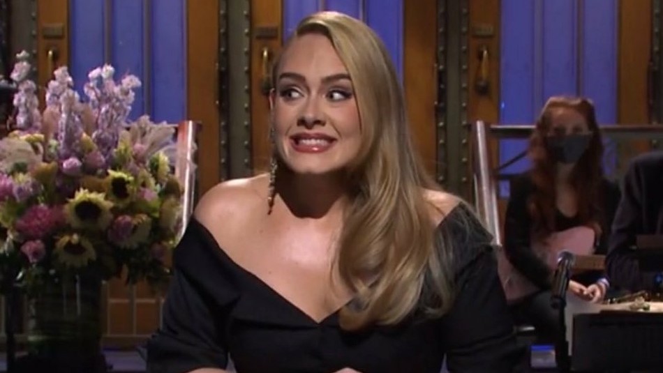 Adele reaparece en una fiesta: Deslumbra con un abrigo de plumas de 2.450 dólares Adele reaparece en una fiesta: Deslumbra con un abrigo de plumas de 2.450 dólares