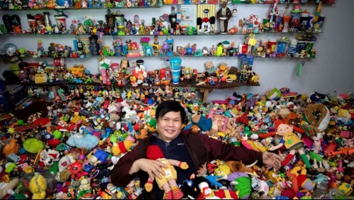 Hombre tiene una colección de 20 mil juguetes de restaurantes de comida rápida