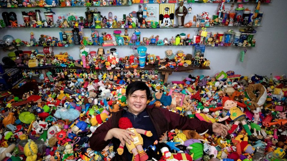 Hombre tiene una colección de 20 mil juguetes de restaurantes de comida rápida Hombre tiene una colección de 20 mil juguetes de restaurantes de comida rápida