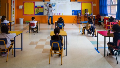 Infectólogo avala retorno a clases: 'El colegio no es un lugar de riesgo para los niños'