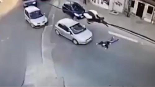 Video delata a mujer que finge absurdo atropello para intentar cobrar un seguro