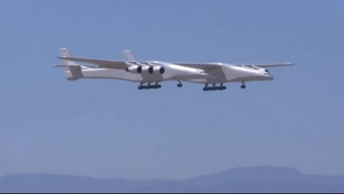 Avión más grande del mundo realiza vuelo: Fue creado para lanzar satélites y humanos al espacio