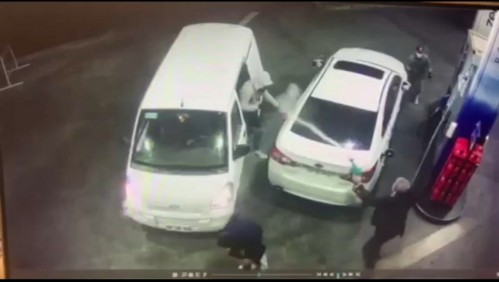 Hombre rocía con bencina a asaltantes para frustrar el robo de su vehículo