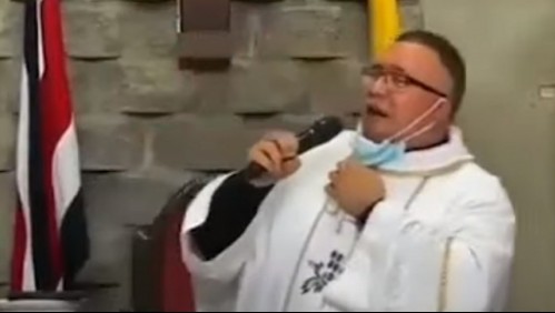 'Si te descuidas te hago el funeral': cura adapta canción 'Sopa de Caracol' contra el Covid