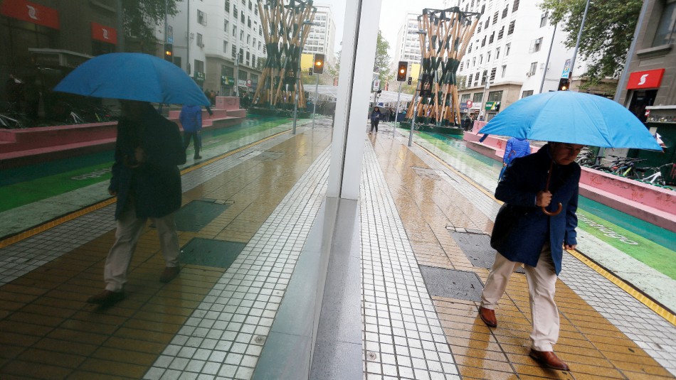 lluvia-en-santiago Lluvia en Santiago: revisa en qué sectores de la RM caerá agua
