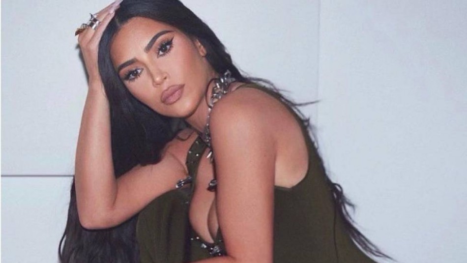 El inusual vestido de Kim Kardashian que es comparado con una alfombra El inusual vestido de Kim Kardashian que es comparado con una alfombra