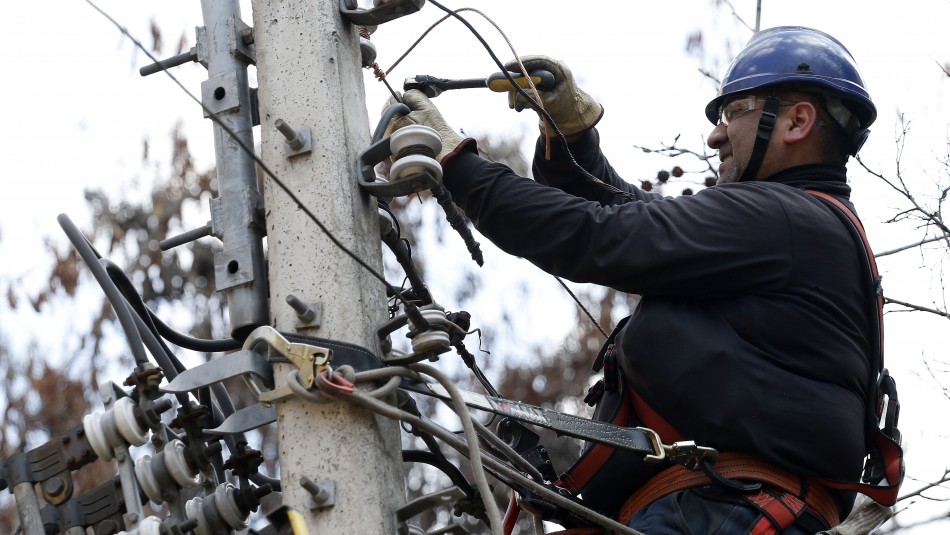 Pronóstico de lluvia en Santiago: Enel activó plan preventivo por posibles cortes de luz Pronóstico de lluvia en Santiago: Enel activó plan preventivo por posibles cortes de luz