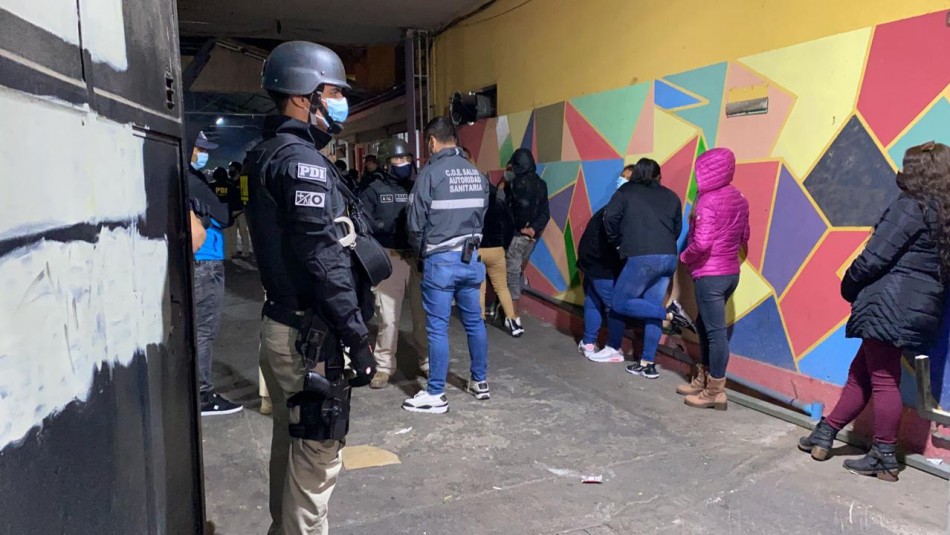 Asado por el Día del Trabajador termina con 23 detenidos y local clausurado en Santiago Centro Asado por el Día del Trabajador termina con 23 detenidos y local clausurado en Santiago Centro