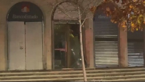 BancoEstado por ataque a sucursal de mall Apumanque: 'Tomaremos las medidas correspondientes'