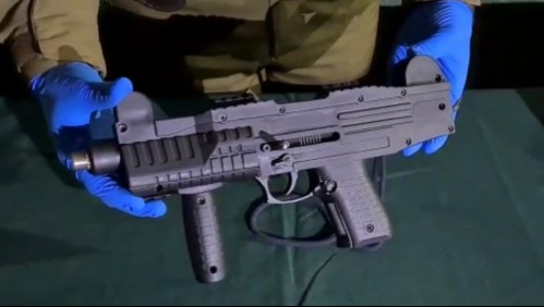 Detenidos en control preventivo portaban subametralladora uzi y 53 papelillos de pasta base