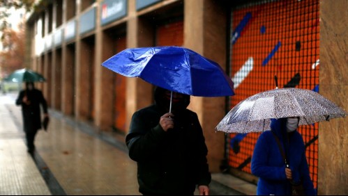 Pronostican lluvia en Santiago para este martes: revisa dónde caería agua