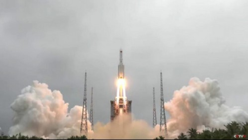 Chile entre posibles puntos de impacto de gran cohete chino que caerá a la Tierra