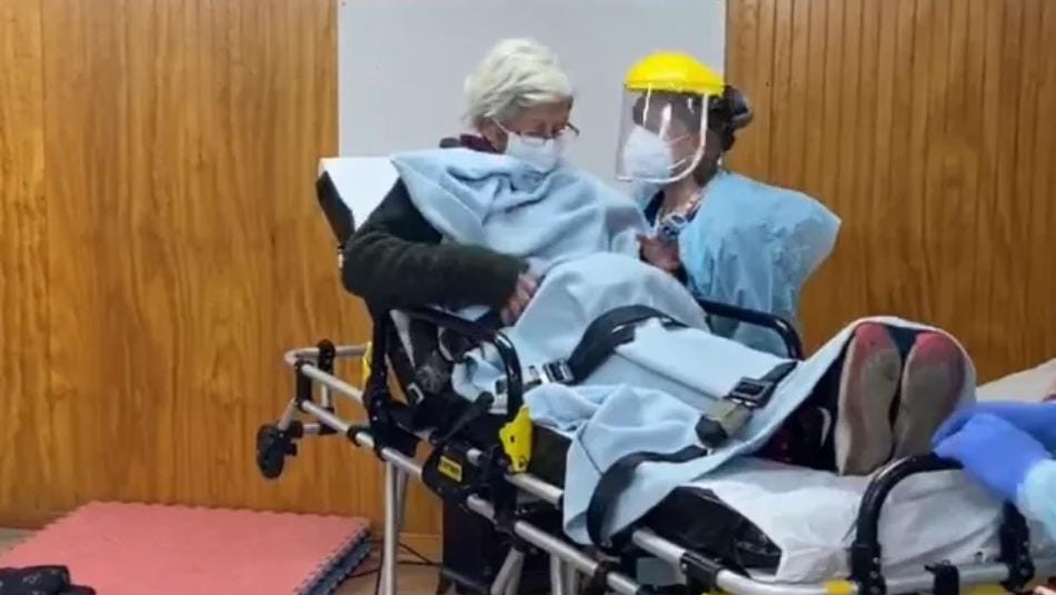 maltrato-a-adulta-mayor [NO) Adulta mayor fue expulsada de su casa por su propio hijo: durmió tres noches en el patio