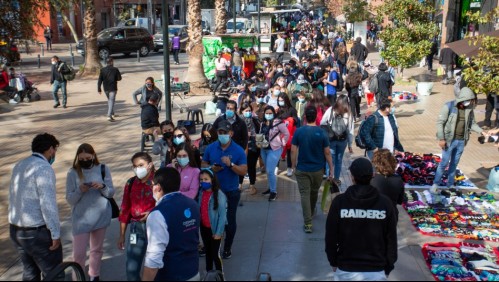 Largas filas en Costanera Center cuando se acerca el Día de la Madre
